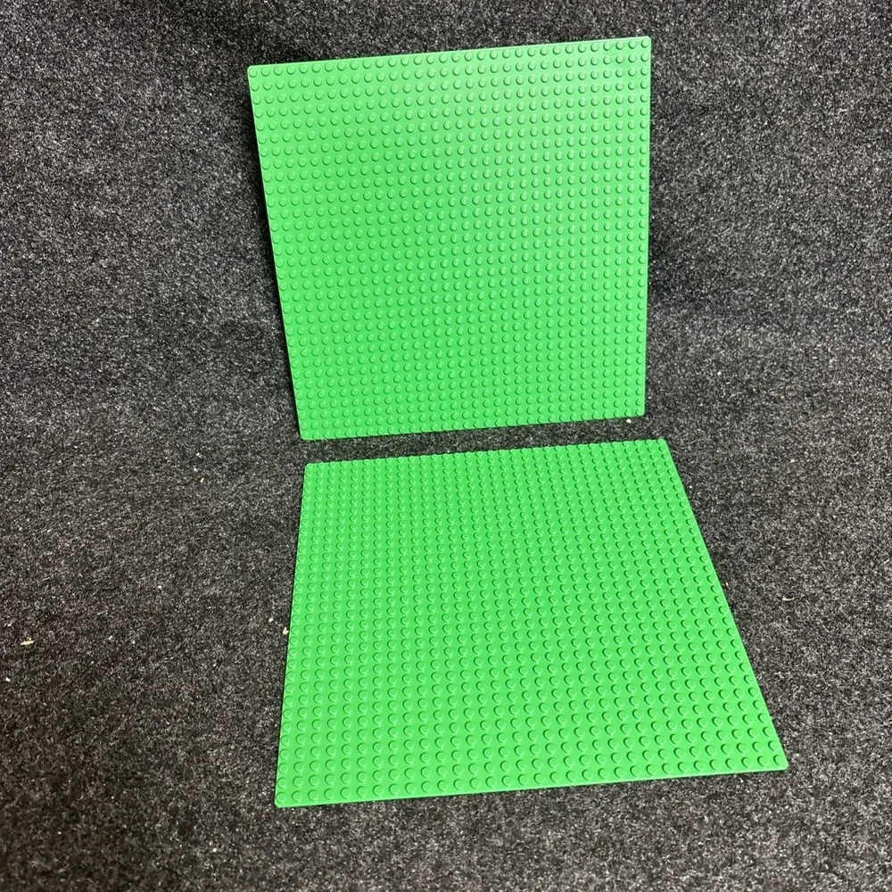 LEGO - 2 Large Baseplate 32 x 32 (10X10